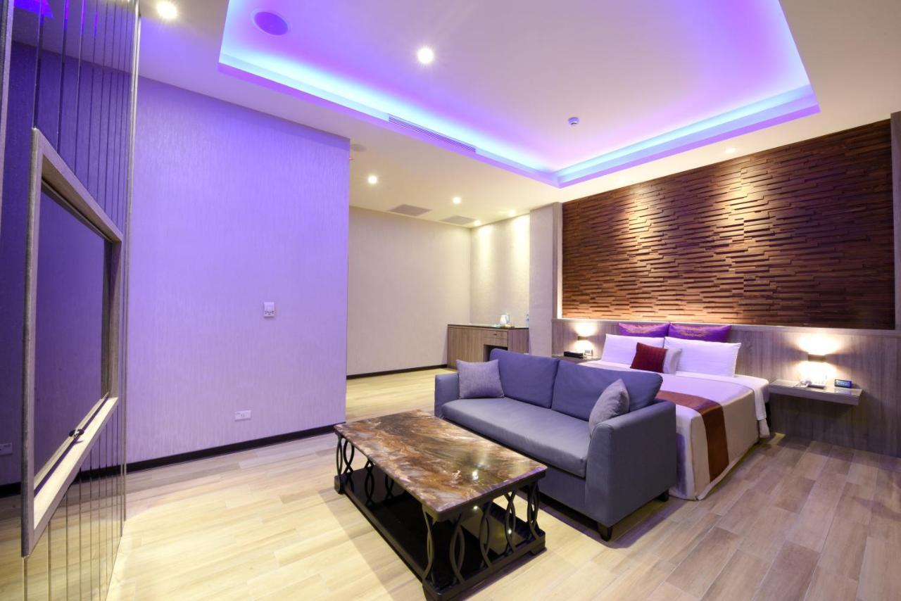 Purple Rainbow Motel ไทเป ภายนอก รูปภาพ