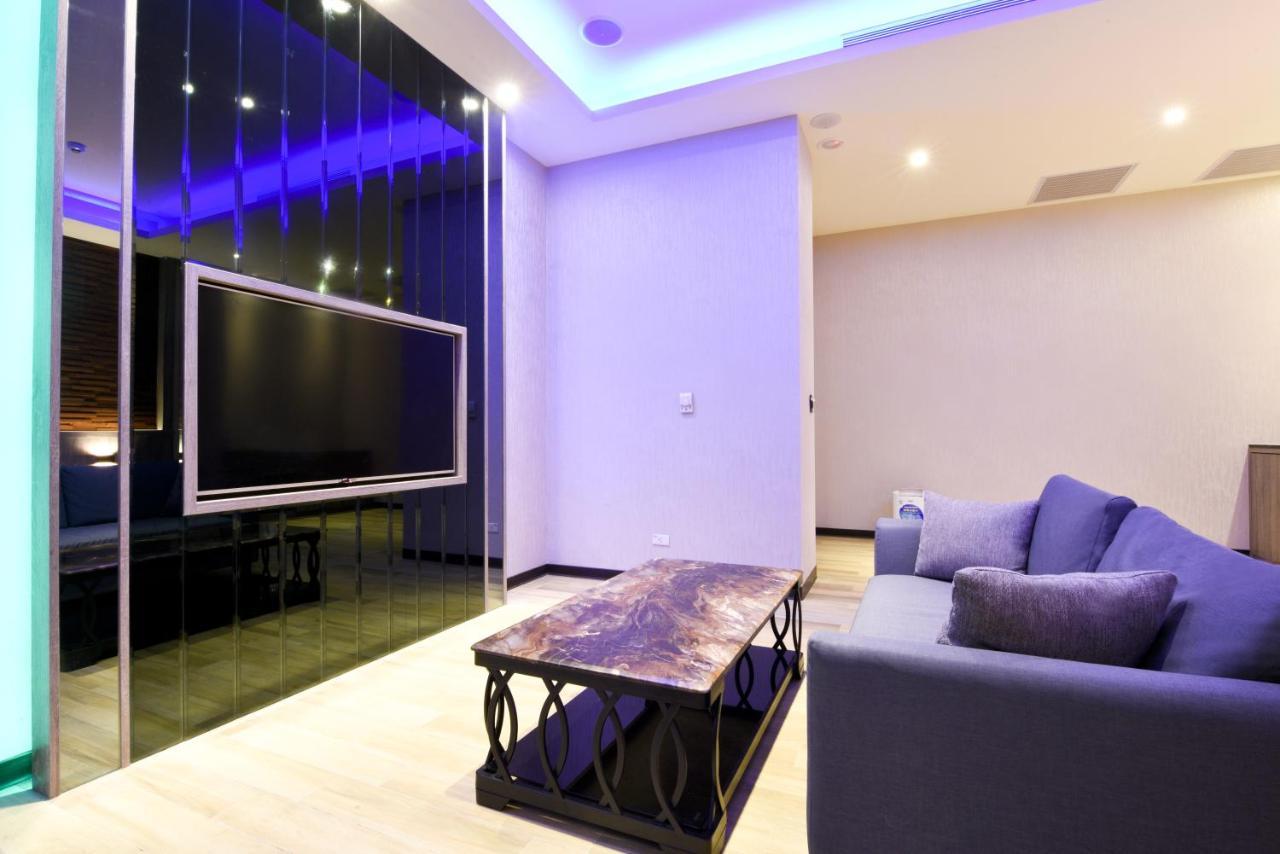 Purple Rainbow Motel ไทเป ภายนอก รูปภาพ
