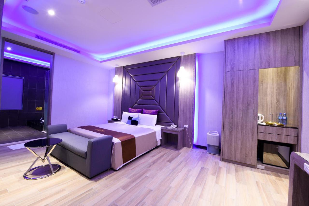 Purple Rainbow Motel ไทเป ภายนอก รูปภาพ