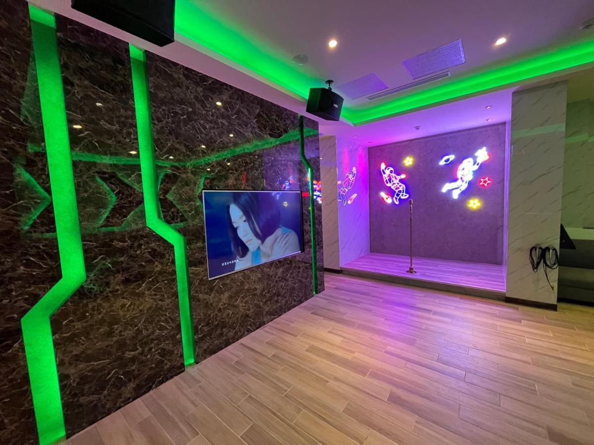 Purple Rainbow Motel ไทเป ภายนอก รูปภาพ