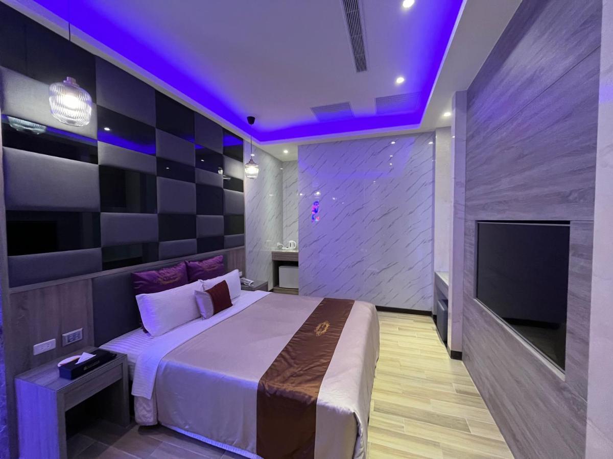 Purple Rainbow Motel ไทเป ภายนอก รูปภาพ