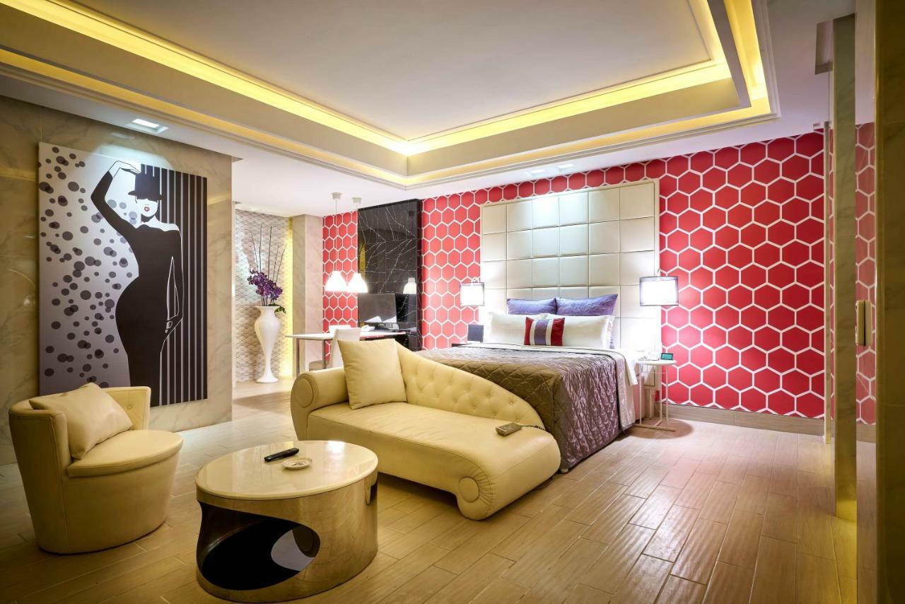 Purple Rainbow Motel ไทเป ภายนอก รูปภาพ