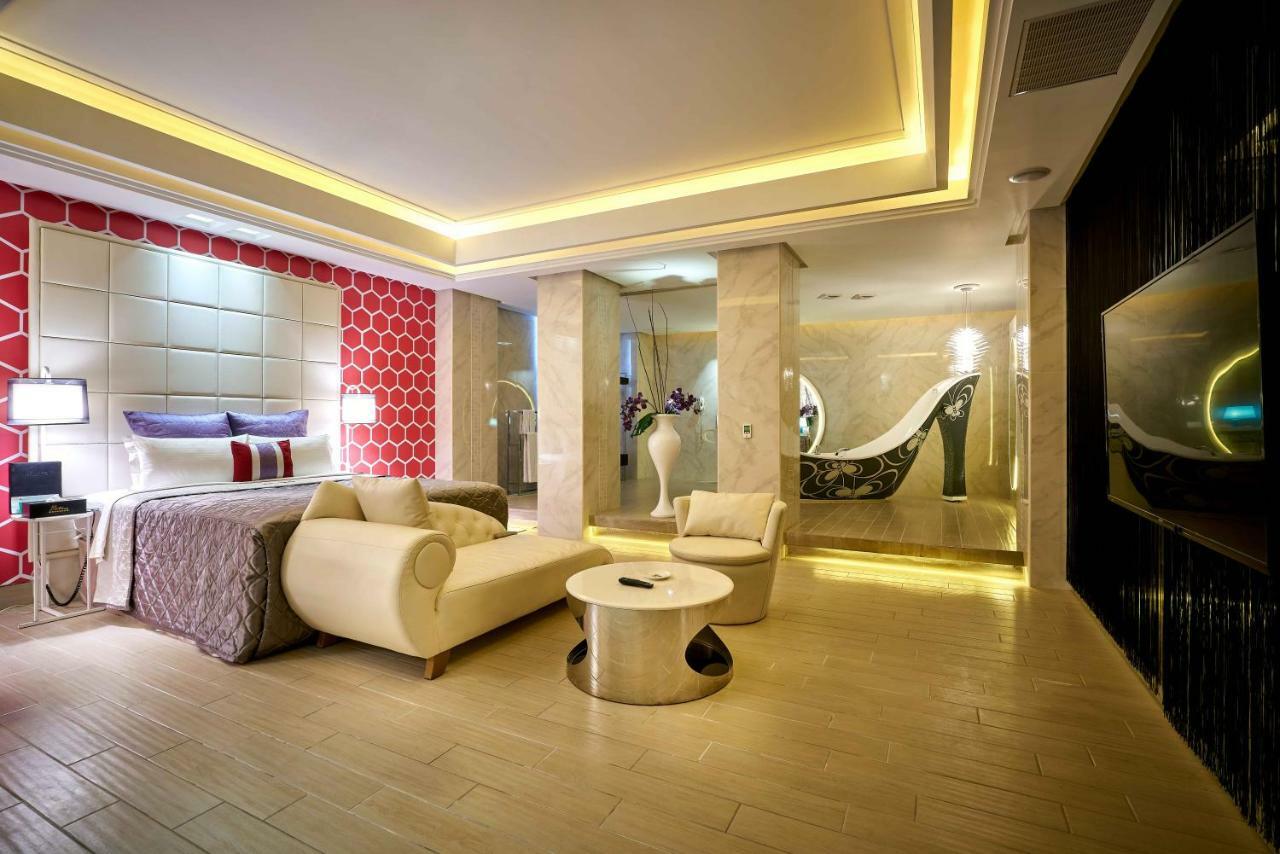 Purple Rainbow Motel ไทเป ภายนอก รูปภาพ